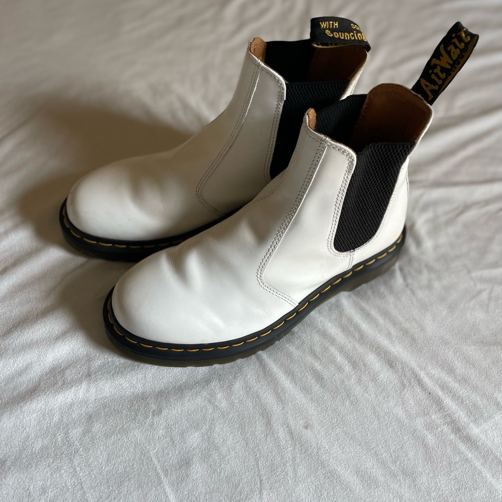 Dr. Martens women's size 9 white boots - Picture 8 of 11